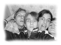 Саша Груша, Я, Митя и Артемчик )) групповое фото в конце тяжелого дня )) ГумЛаг 2004-05